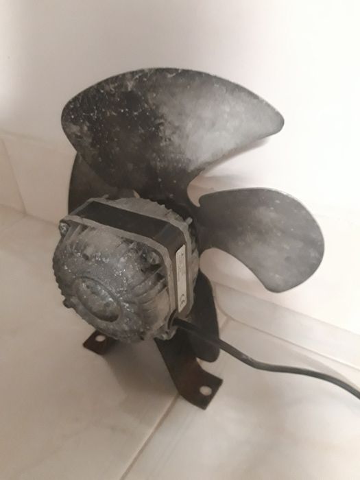 Оборудване за магазин.Стелаж 4,80м/2,20м вис.,охладител,фризер