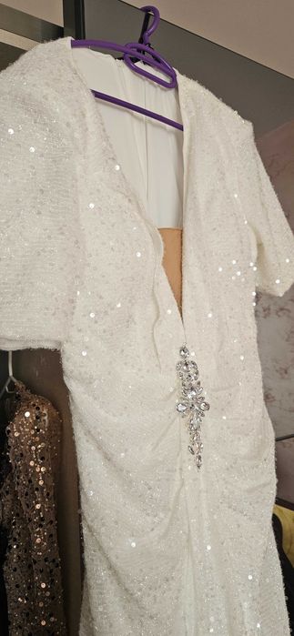 Официална рокля, подходяща и за сватбена