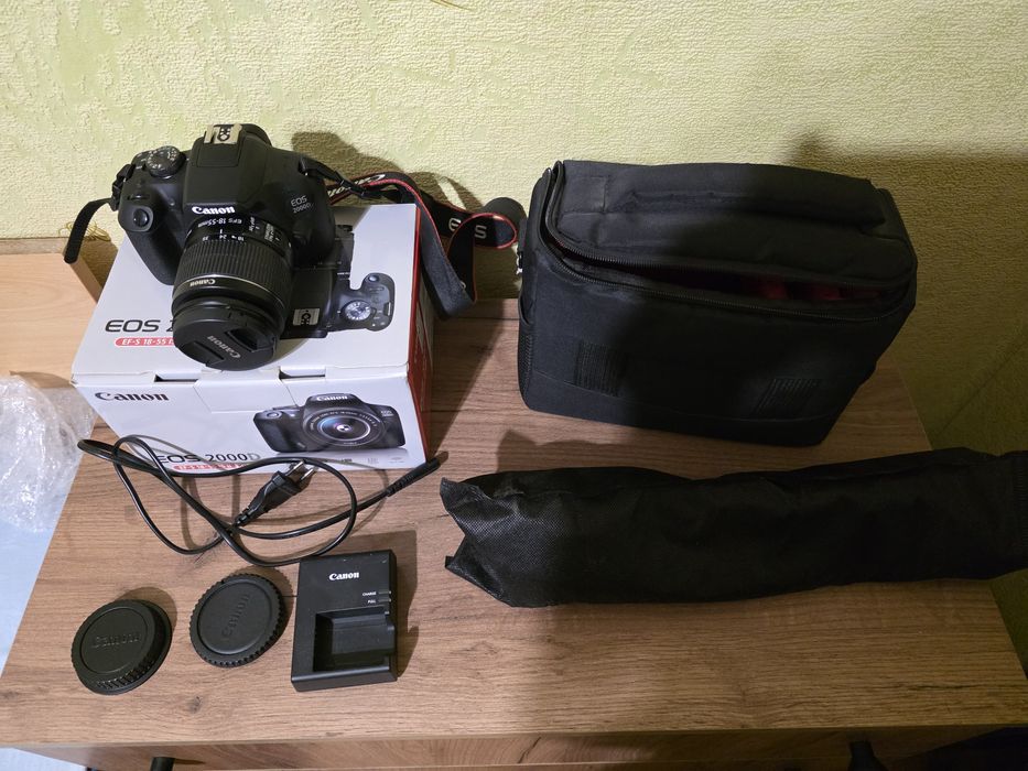 Фотоапарат Canon eos 2000d