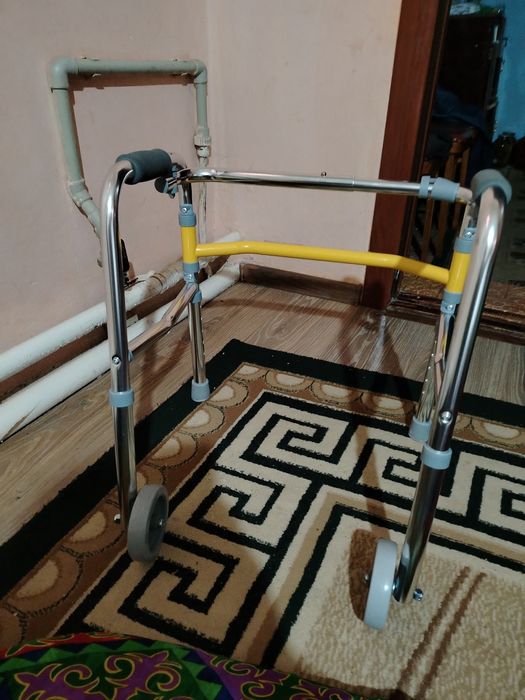 Детский ходунок для детей - инвалидов