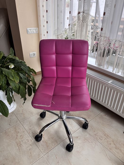 Scaun roz de birou