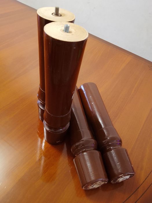 Стол. Обеденный. Прочный