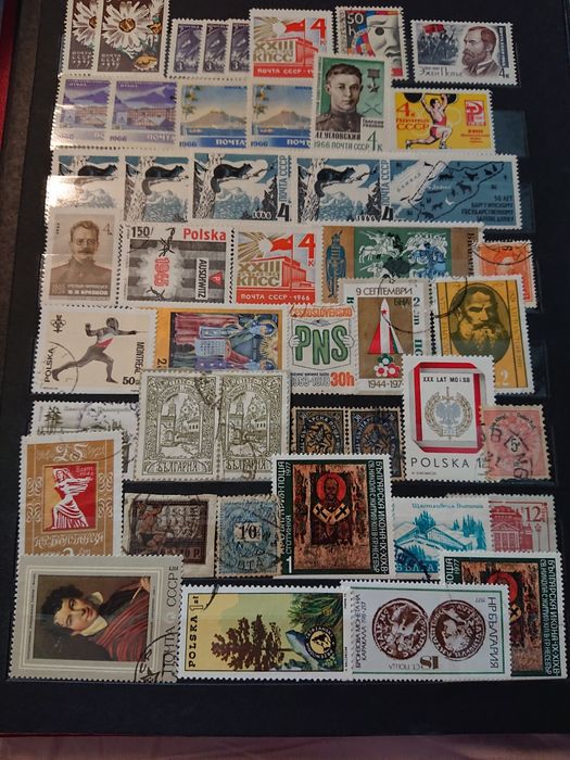 Продавам редки пощенски марки в класьор