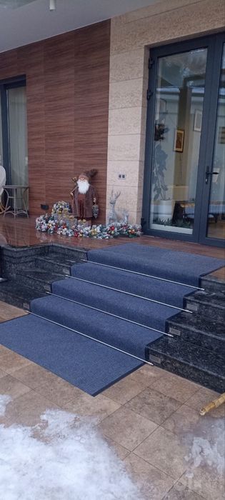 Коврик на лестнитсу