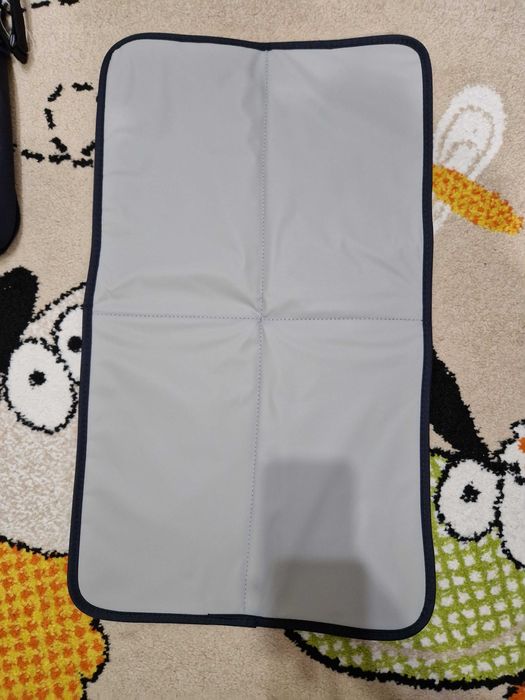 Бебешка чанта на HIPP с подарък чаша ХИП с твърд накрайник