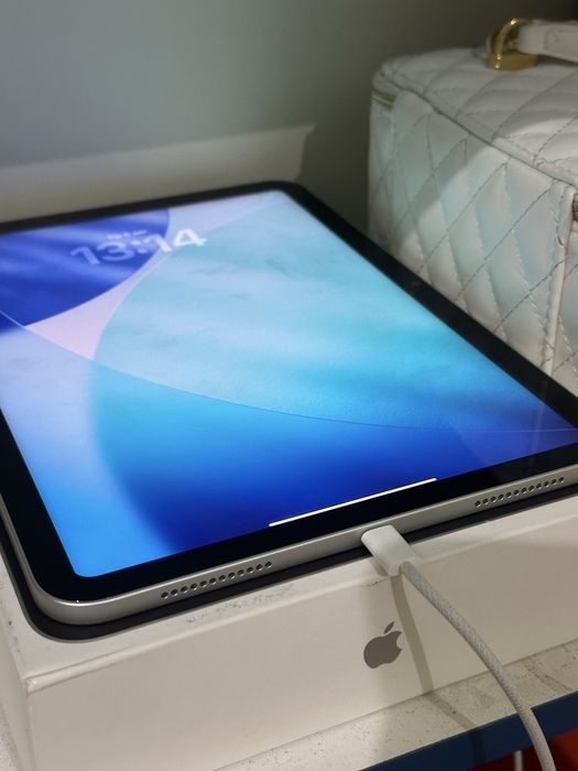 Ipad a16 128tali yengi silver rangi