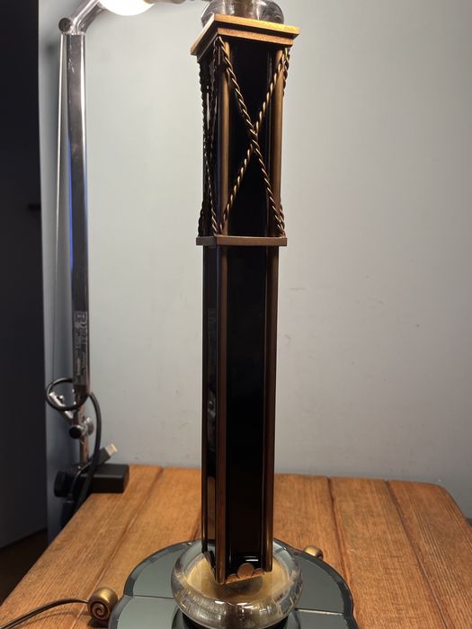 Винтидж настолна антична лампа небостъргач в стил арт деко