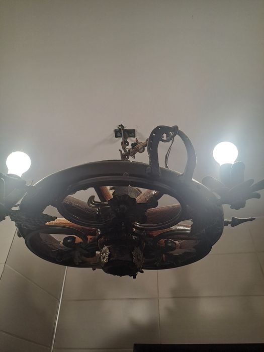 Vand lustre din roti de caruta autentice si fier forjat