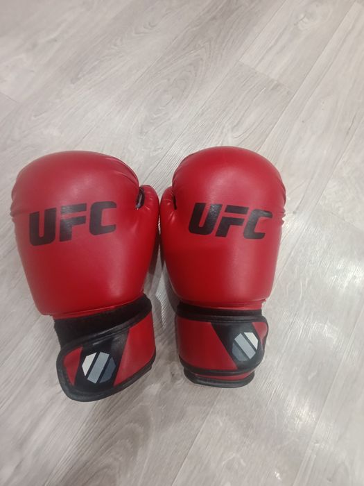 Продам перчатки для бокса