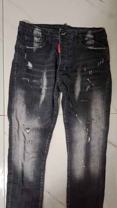 Продавам мъжки дънки Dsquared