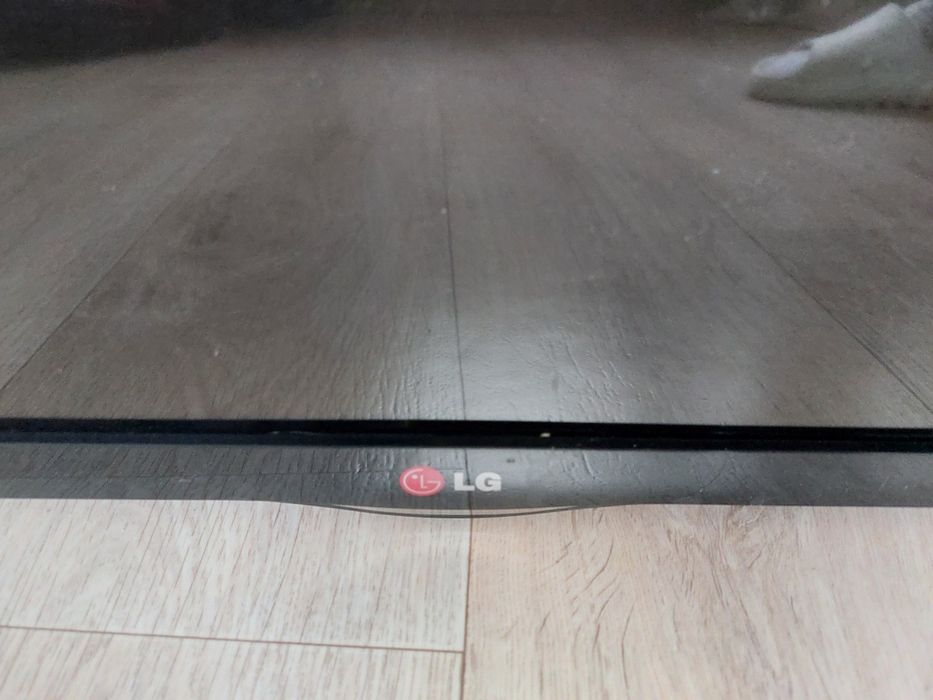Продам телевизор Smart LG 114x65