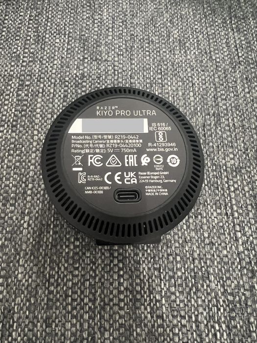 Razer Kiyo Pro Ultra 4K Webcam ca nouă