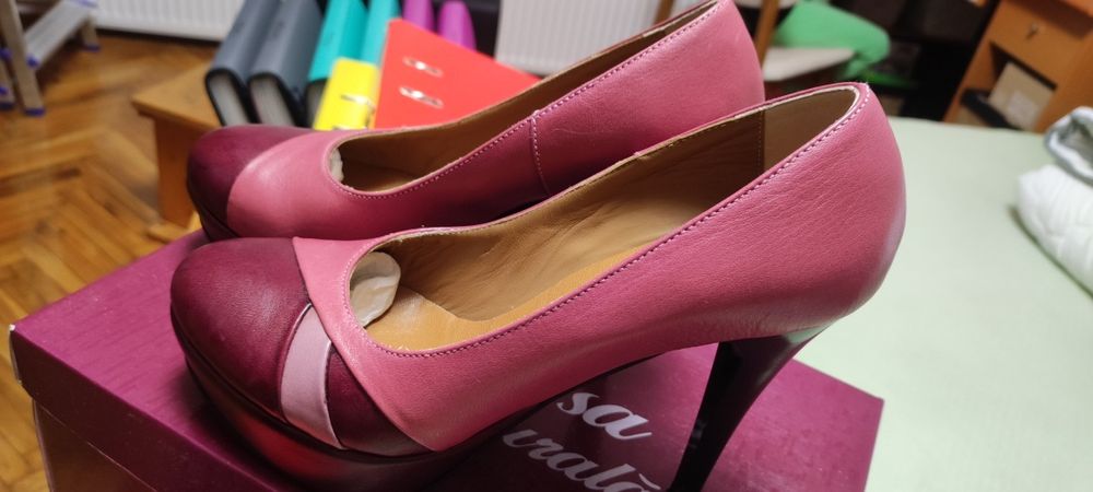 Pantofi  din  piele