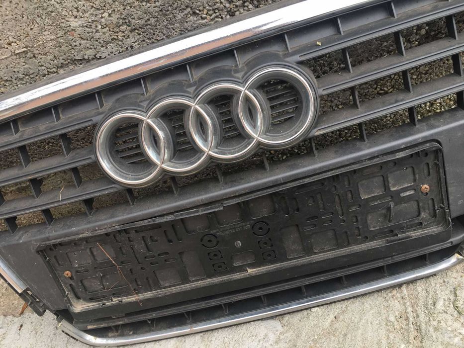 Grila din bara Audi 4 B8
