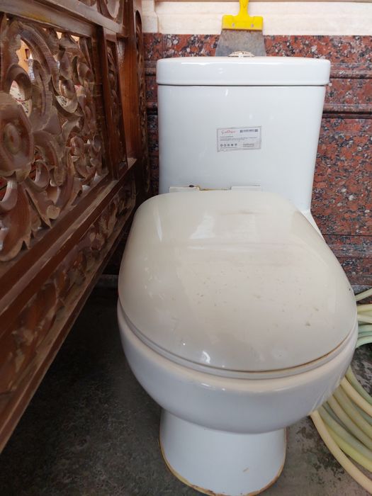 Продаём унитаз..