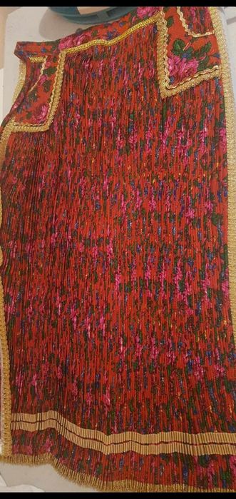 Costume traditionele originale din par