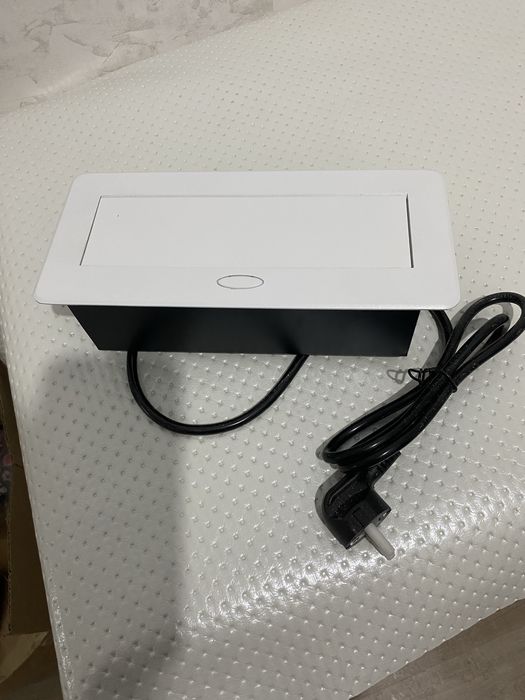 Встраиваемая розетка