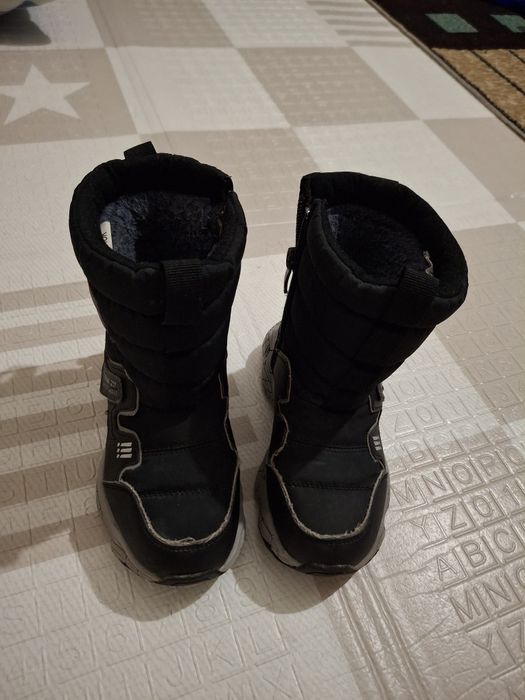 Продаю детскую обувь 7000 есть торг