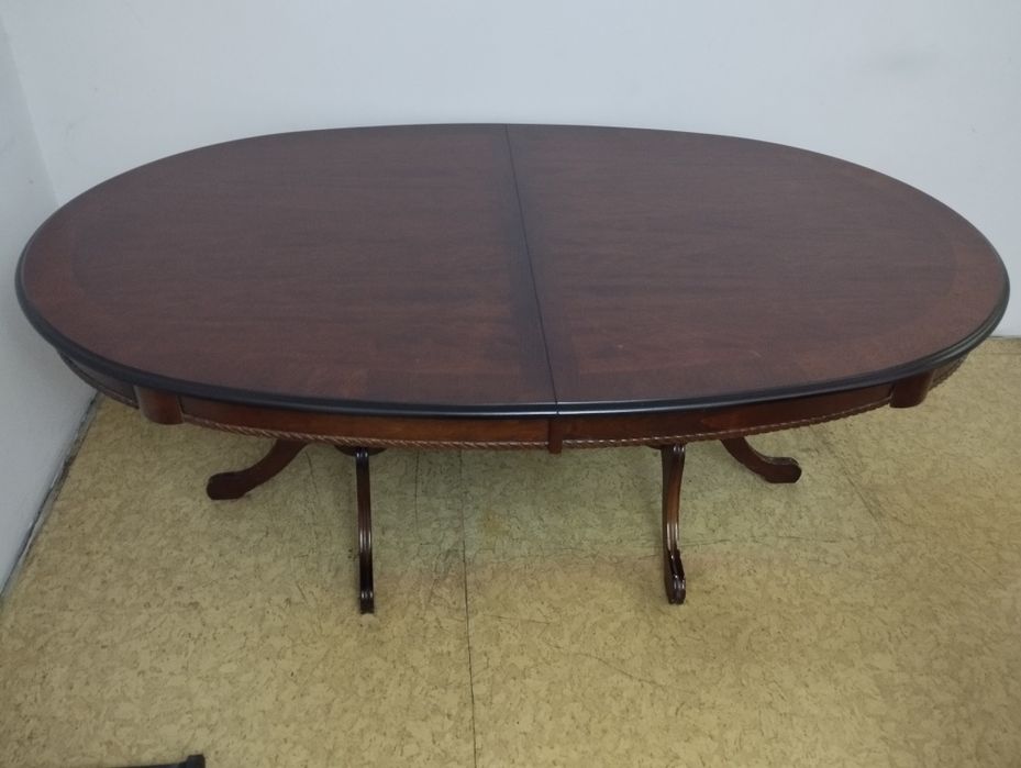 Продам стол Гостивой