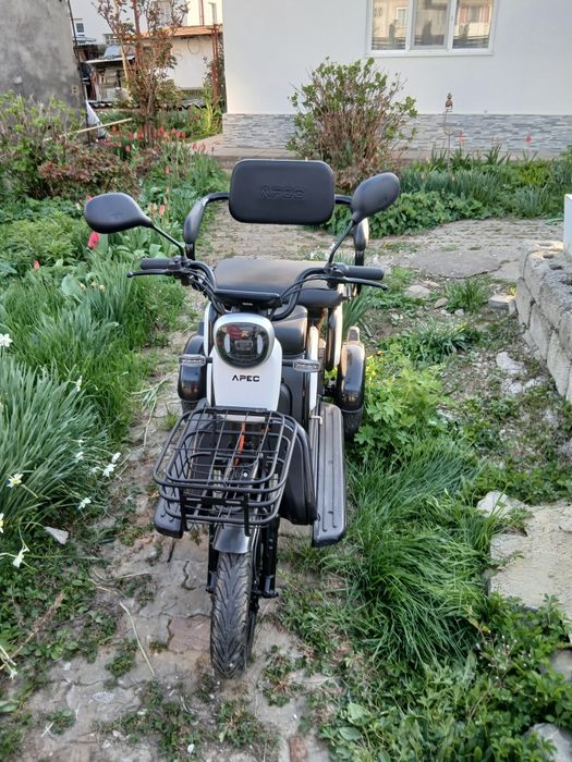 Vând Motociclu Apec
