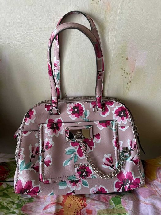 Дамска чанта Guess