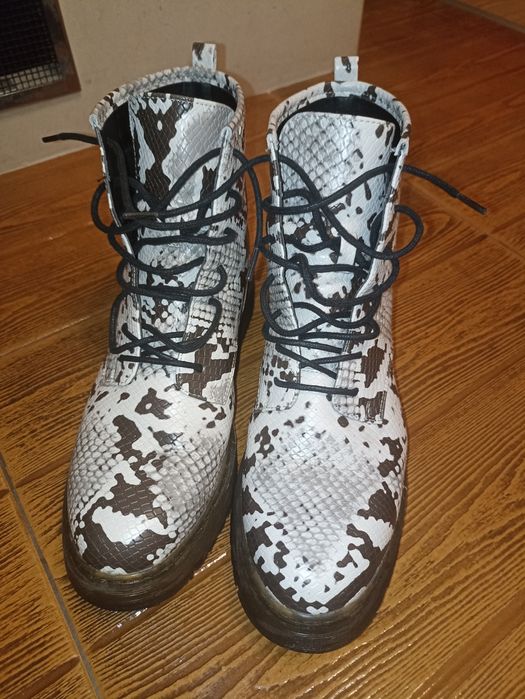 Дамски боти с връзки