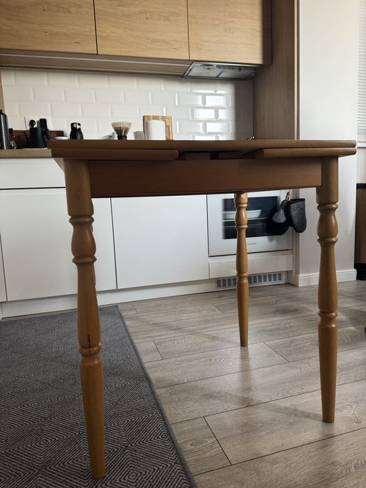 Дървена маса, разтегателна. 70х60 см, сгъната