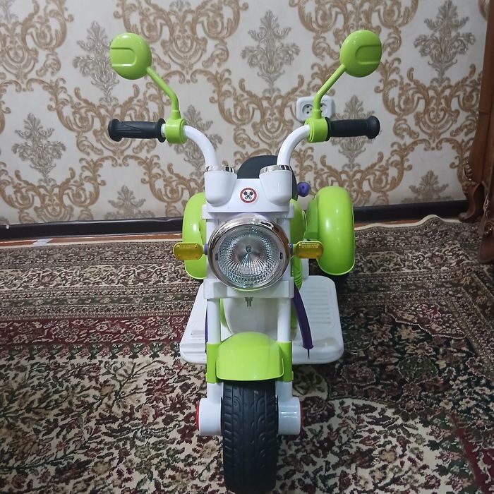 Продам детский мотоцикл на акумляторе