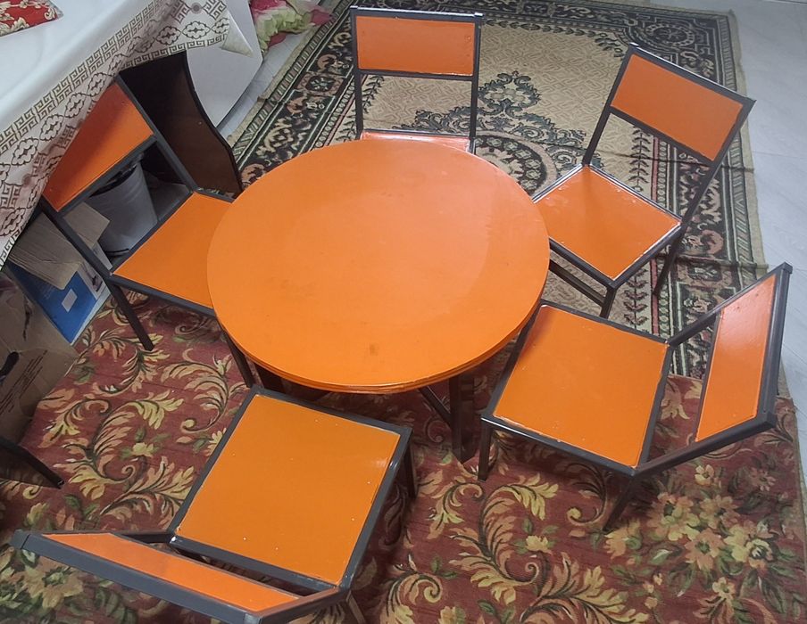 Детский стол и стулья