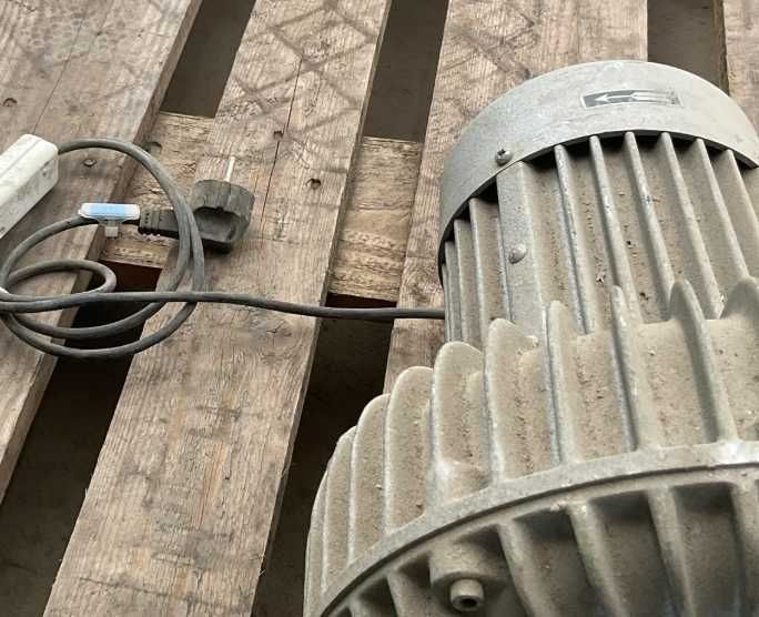 Pompa apa 220 v,circular trifazic  si reductor