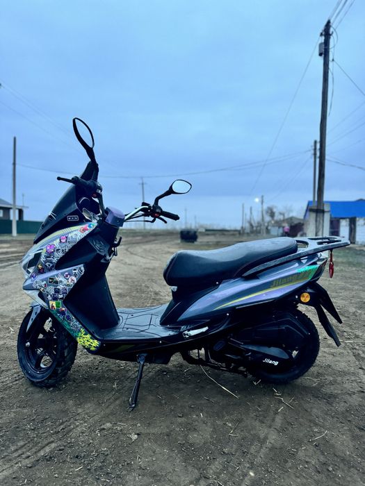 Продам скутер стоит на учете, с документами