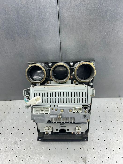 Consola centrala+radio cd+comanda ac Mazda 6 2002