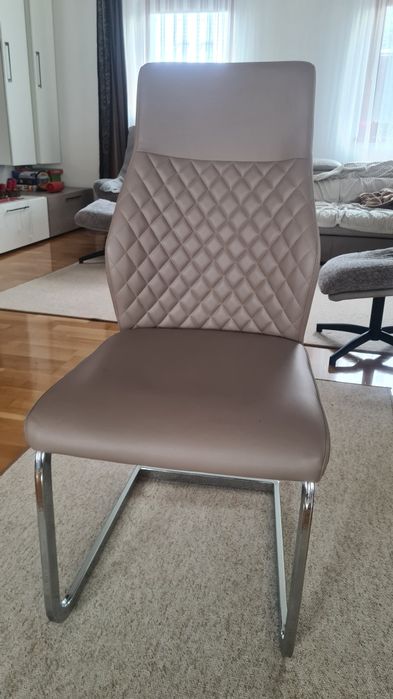 Scaune din imitatie de  piele ca noi