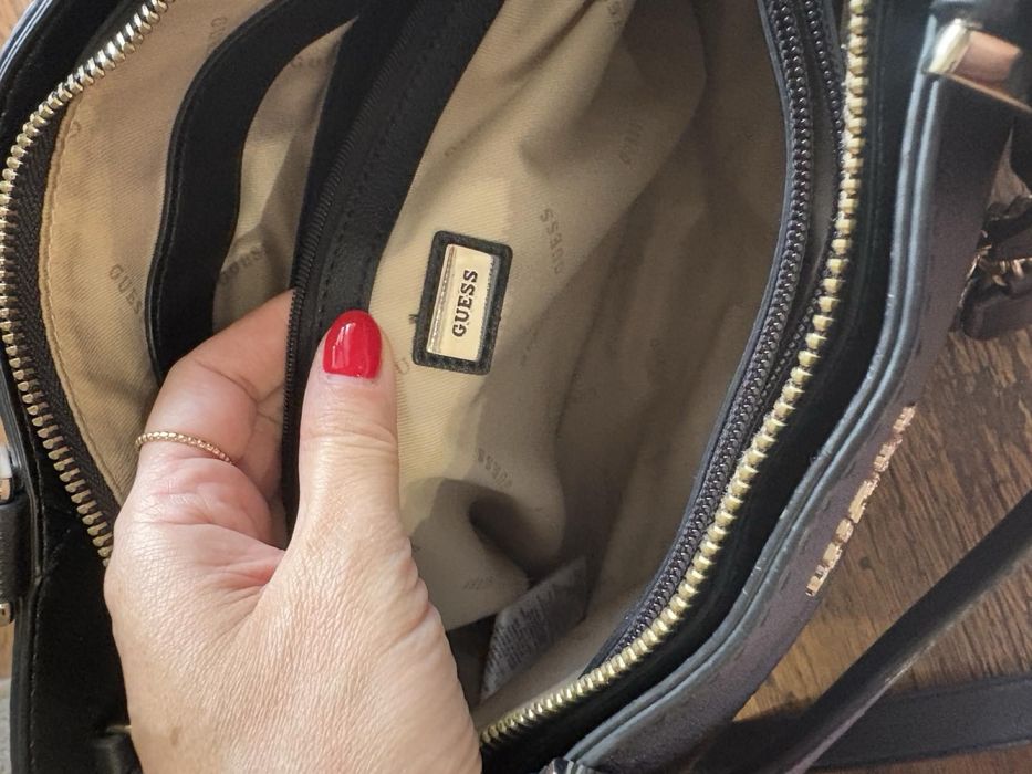 Дамска чанта Guess