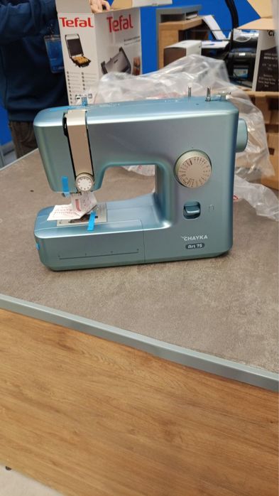 Продаю новые швейную машинку в упаковке CHAYKA art 75 электрическая
