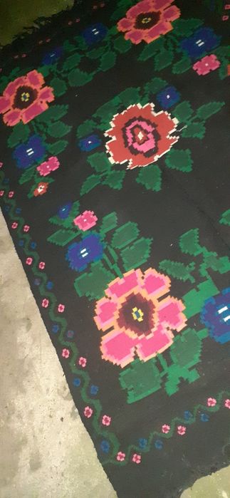 Нови, неупотребявани ръчно тъкани вълнени черги и килими