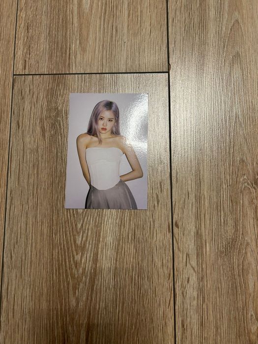photocard rose blackpink 
pret 50 de lei(usor negociabil)