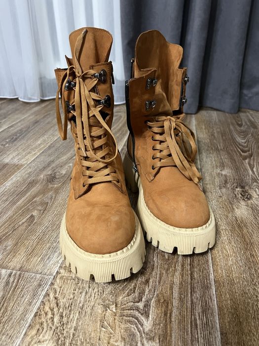 Женские зимние ботинки