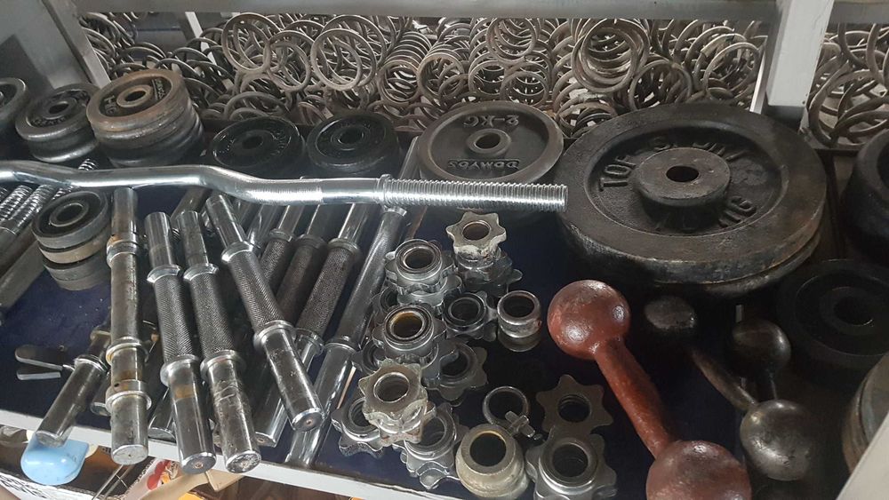 Дъмбели 6 лв. кг. Продават се на килограм.Лост 35 см 30 мм