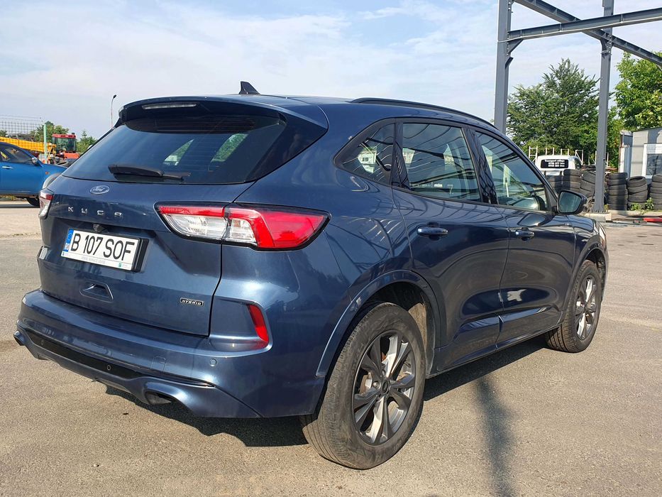 FORD Kuga 2023 — imagine 2