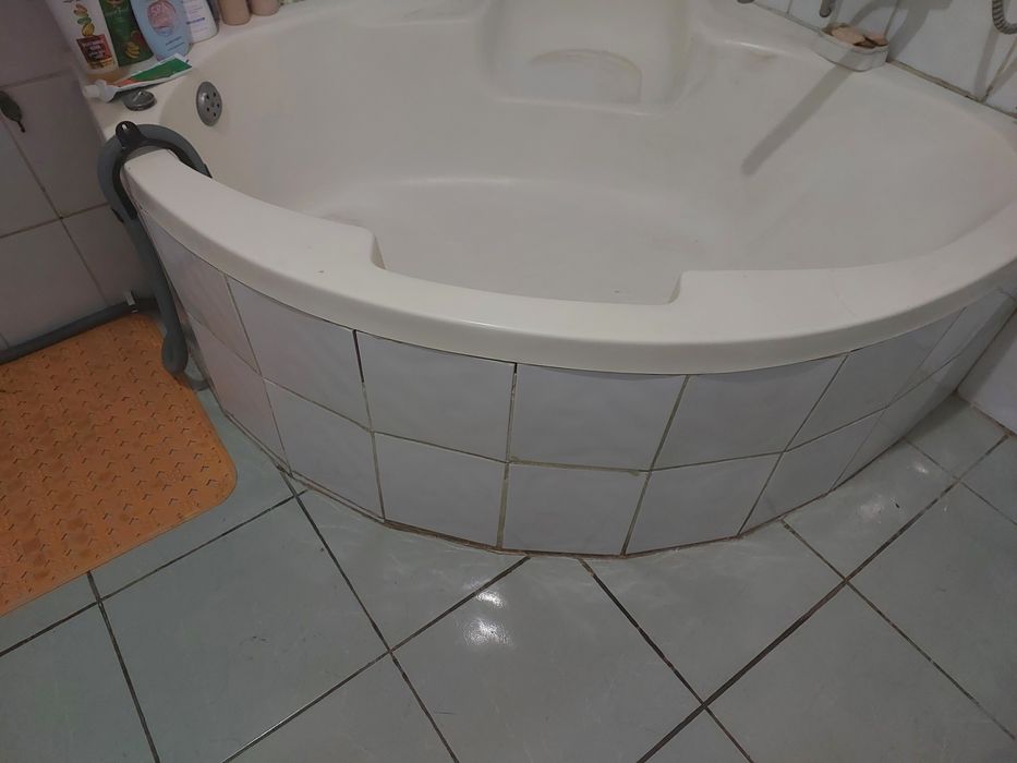 Продам угловой ванну