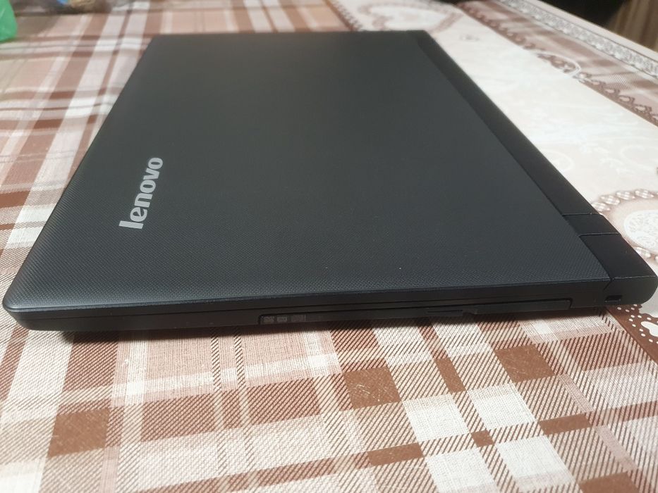 Лаптоп Lenovo B50-10 / Подарък чантичка