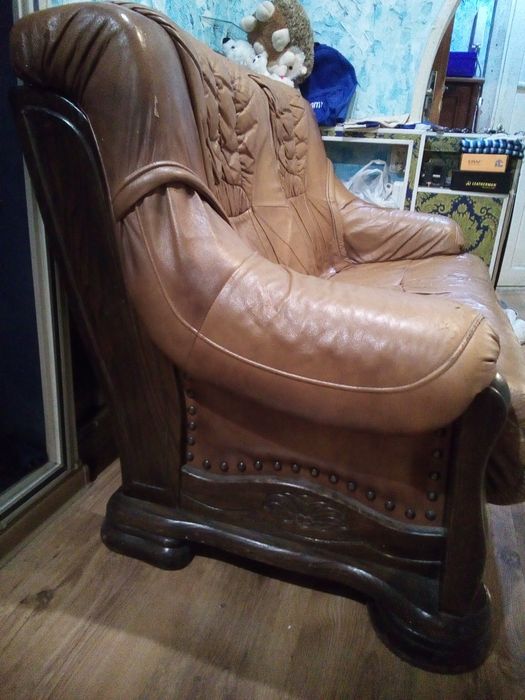 Продам старинный диван дуб