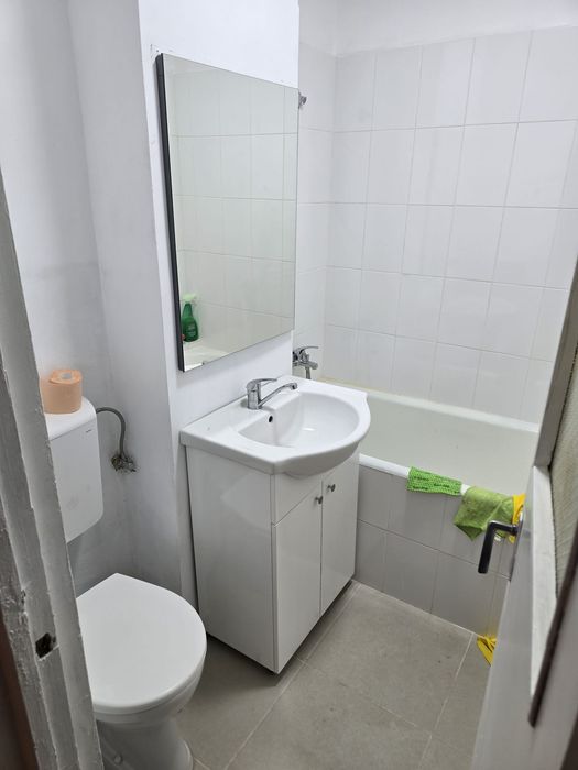 Apartament 2 camere, semidecomandat, et . 1, zona Han