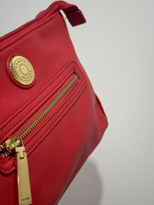 Оригинална дамска чанта Tommy Hilfiger – отлично състояние