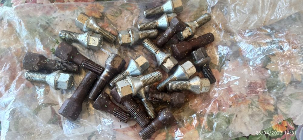 Болтове за джанти Тойота ярис--мазда премаси--нисан микра- хонда сивик