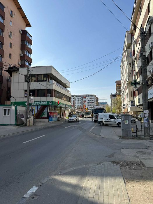 Spațiu comercial de inchiriat– ideal pentru multiple tipuri de afaceri – locație cu trafic mare de persoane, Rezervelor 65