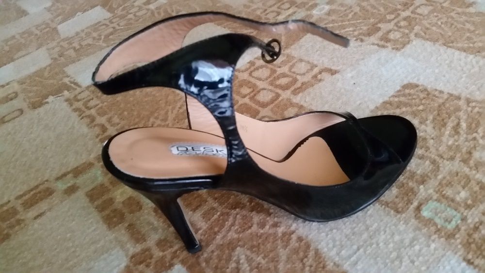 sandale dama din piele lacuita