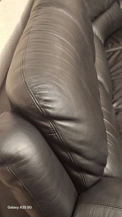 Кожаный диван и кресло