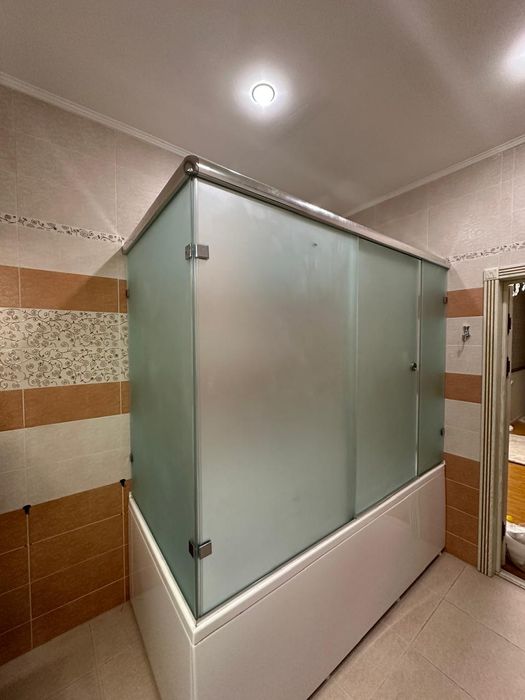 Душевые кабины стеклянные перегородки